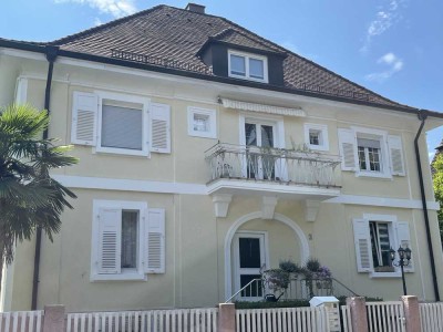 Charmante Studiodachwohnung mit Wendetreppe + Einbauküche in bester Villengegend in Rastatt.