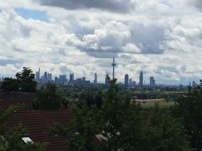Einzigartige Maisonette-Wohnung mit Top Ausstattung - Sonnenbalkon und Skylineblick!