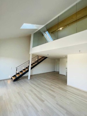 Moderne 2,5-Zimmer Galeriewohnung mit 100 qm + Balkon