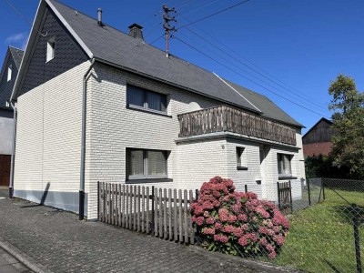 Charmantes Einfamilienhaus mit schönem ebenerdigem Grundstück.
