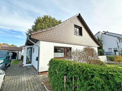 Großes Einfamilienhaus mit herrlichem Grundstück