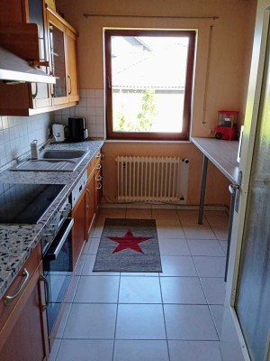 4 Zimmer mit Balkon. 100qm. 2 Bäder. 1. Stock. Nebenkosten pauschal. Glasfaser.