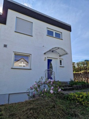 Reihenendhaus mit toller Feldrandlage in Weilrod-Riedelbach. Ideal für Familien..