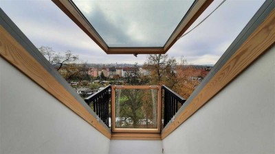 helle Dachgeschosswohnung mit französischen Balkon & Weihnachtsvorteil !