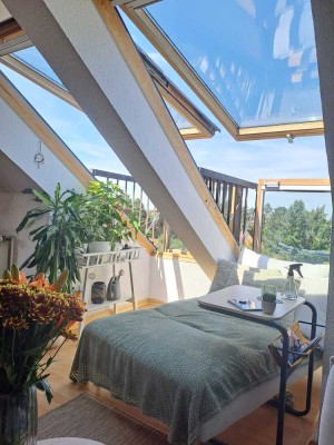 Lichtdurchflutete 2-Raum-Wohnung mit wundervoller Aussicht und Stellplatz