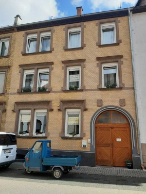 Geräumiges, gepflegtes 10-Zimmer-Mehrfamilienhaus in Pforzheim Dillweißenstein