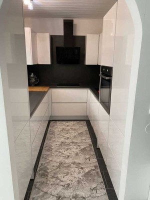 Exklusive, modernisierte 2-Raum-EG-Wohnung mit Balkon und EBK in Jena