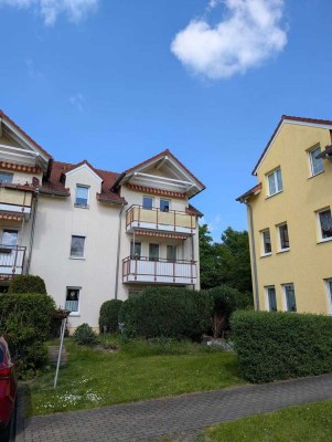 Sofort bezugsfrei! Charmante 3-Raum-Dachgeschosswohnung in Engelsdorf