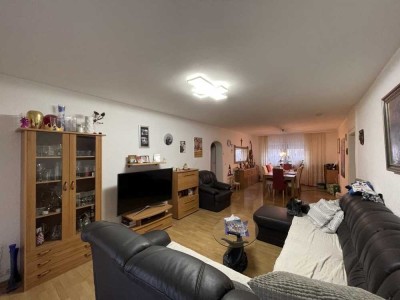 Interessante 4 Zimmer Wohnung mit Stellplatz