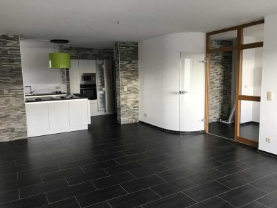 Schöne 3-Zimmer-Wohnung mit gehobener Innenausstattung mit EBK und 2 Balkonen in Fulda