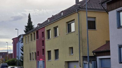 Sehr schöne, vollständig sanierte Souterrainwohnung in zentraler und doch ruhiger Lage ***