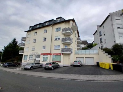 Neu renovierte 4-Zimmer-Wohnung in ruhiger Lage