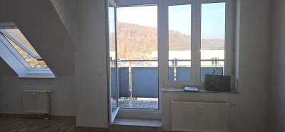 33 m² 1 Zimmer- Dachgeschosswohnung mit Balkon !!!