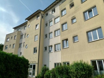 KONRADVIERTEL - geräumige 3-Zimmer-Stadtwohnung mit Balkon, EBK, TG