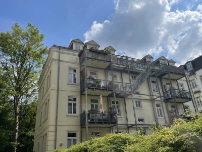 Vollständig renovierte Wohnung mit drei Zimmern sowie Balkon und EBK in Leipzig