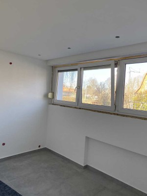 Modernisierte 1 Zimmer -Wohnung mit Balkon und Einbauküche in Ludwigsburg/Ossweil