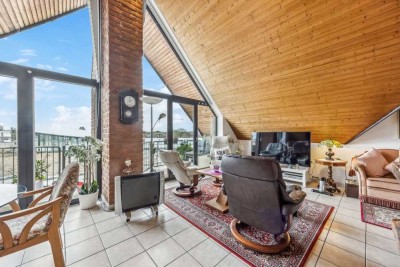 Charmante 3-Zimmer-Dachgeschosswohnung mit Personenaufzug, Tiefgarage und Kamin in Langenfeld-Mitte