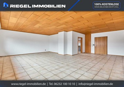 Sie hier? Wir auch! Gepflegte ETW mit ca. 126,55 m² Wfl, 4 Zimmer, Balkon, gemeinschaftlicher Halle