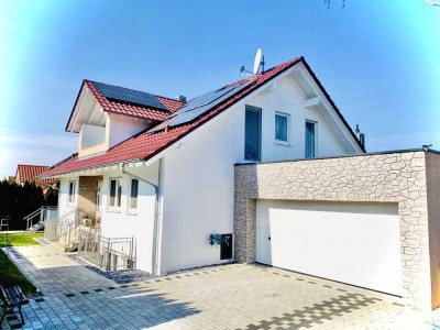 Modernisiertes EFH mit Einliegerwohnung, PV-Anlage & Doppelgarage