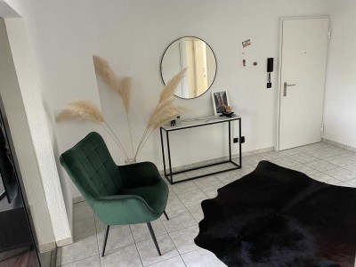 Schöne 3,5 Zimmerwohnung Hochpartere mit Garage