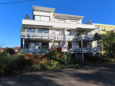 Sehr schöne & interessante, geräumige 4,5-Zimmer Wohnung mit Balkon in Kernen im Remstal
