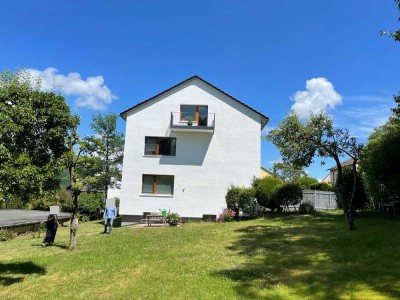 Schöne und helle DG-Wohnung in Dörnberg mit Balkon und großem Garten