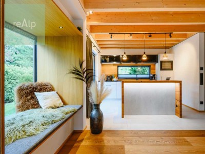 Alpines Wohnen & Mehr: Exklusives Chalet mit Premium-Ausstattung auf eigener Flurnummer