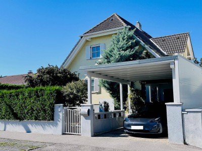 Wunderschönes Familiendomizil mit viel Privatsphäre, Schwimmteich und Nebengebäude für Business / Praxis / Wohnen