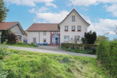 Für Gartenliebhaber! Haus mit Aussicht: Ihr Zuhause in Feldrom mit rentabler Ferienwohnung im Grünen