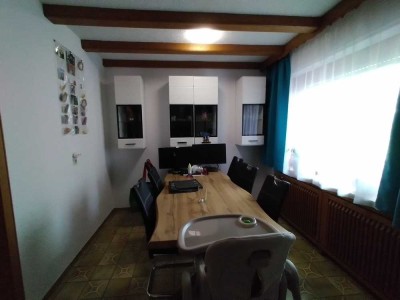 Charmantes Einfamilienhaus mit Gewerbehalle – ideal für Wohnen und Arbeiten in perfekter Harmonie!