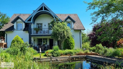 Luxus und Wohlbefinden - Traumvilla mit uneinsehbarem Garten in Grünlage