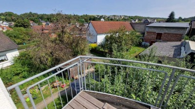 Extravagante Etagenwohnung im Dachgeschoss! Kleine Wohneinheit, idyllische Lage, herrlicher Blick...