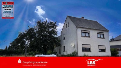 Wohnhaus mit großzügigem Grundstück