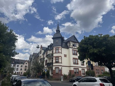 Zentrale Innenstadtlage - Charmante Dachgeschosswohnung im Stilaltbau