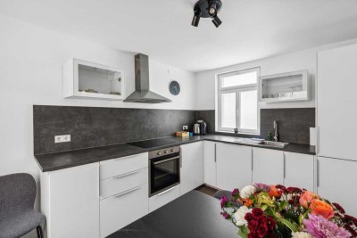 Provisionsfrei: Hochwertig sanierte 3-Raum-Whg mit neuwertiger EBK in Top-Lage