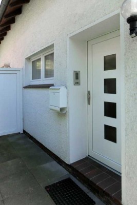 WOHNUNG 1.OG - AURICH STADTMITTE - BALKON - EIGENER HAUSEINGANG - GARTENANTEIL