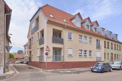 Neuwertiges Mehrfamilienhaus mit fünf Wohneinheiten in Mörlheim!