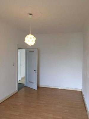 Kapitalanleger aufgepasst! Schöne 2-Zi-Wohnung mit Balkon und Ausbaureserve