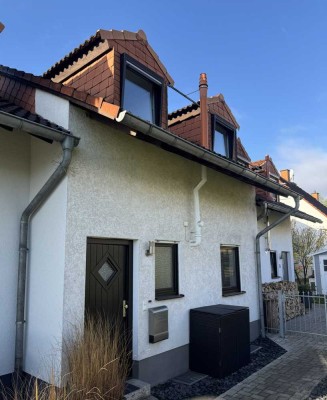 Zentral gelegenes Reihenmittelhaus mit Stellplatz und großer Terrasse