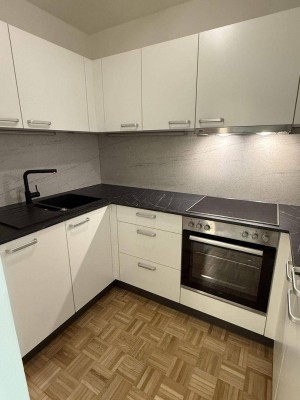 Renovierte 3-Zimmer-Wohnung mit Balkon, Carport und Blick ins Grüne - Erstbezug nach Renovierung!