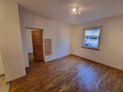 2 Zimmer Wohnung - Modernisiert - Dreikönigenviertel (E0407)