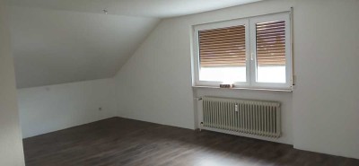 Ansprechende und sanierte 2-Raum-DG-Wohnung in Großkrotzenburg