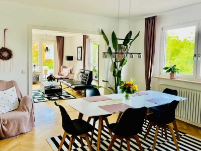 Charmante 5-Zimmer-Wohnung mit gehobener Innenausstattung, Einbauküche und Garage in Nürtingen