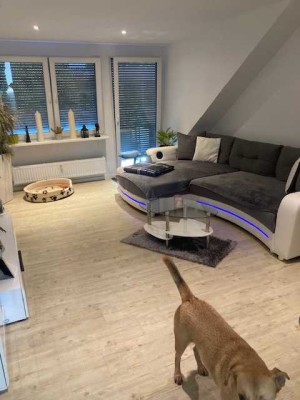 Dachgeschosswohnung mit Balkon und Einbauküche: Geschmackvolle 2-Zimmer-DG-Wohnung
