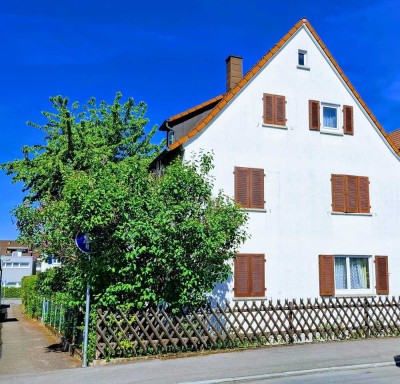 Sanierungsbedürftiges 3 Familienhaus mit Top Lage im Wohngebiet Sand - provisionsfrei !
