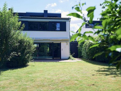Gepflegte Doppelhaushälfte in gut angebundener und ruhiger Grünlage direkt am Pleiser Wald