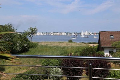 Moderne Bauhausstil Villa mit Schwimmbad und Wasserblick