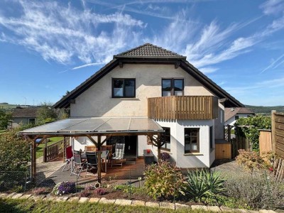 **Familienfreundliches Haus mit schönem Garten, Terrasse und Weitblick**