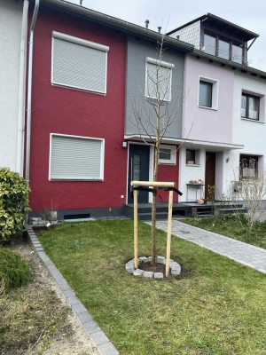 Schönes, komplett saniertes Reihenmittelhaus mit 6 Zimmern in sehr schöner Lage in Bergisch Gladbach