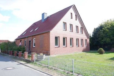 gepflegtes Mehrfamilienhaus mit 3 Wohneinheiten, 4-Zimmerwohnung zur Eigennutzung frei !